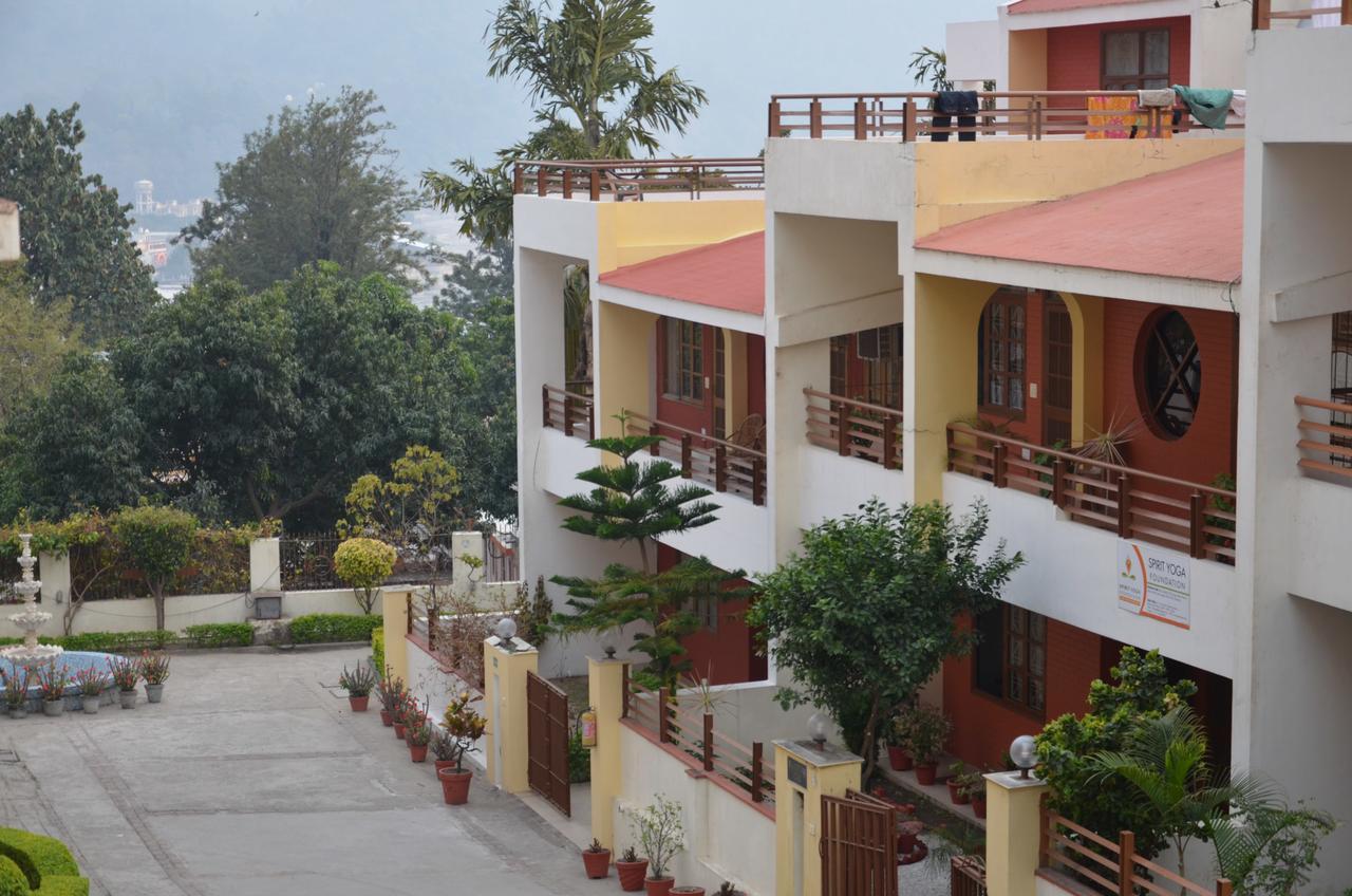 Hôtel Ganga Vatika Ayurveda Bhavan à Rishīkesh Extérieur photo