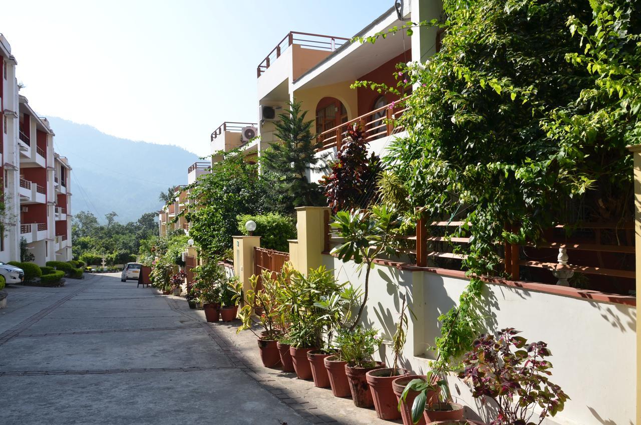 Hôtel Ganga Vatika Ayurveda Bhavan à Rishīkesh Extérieur photo